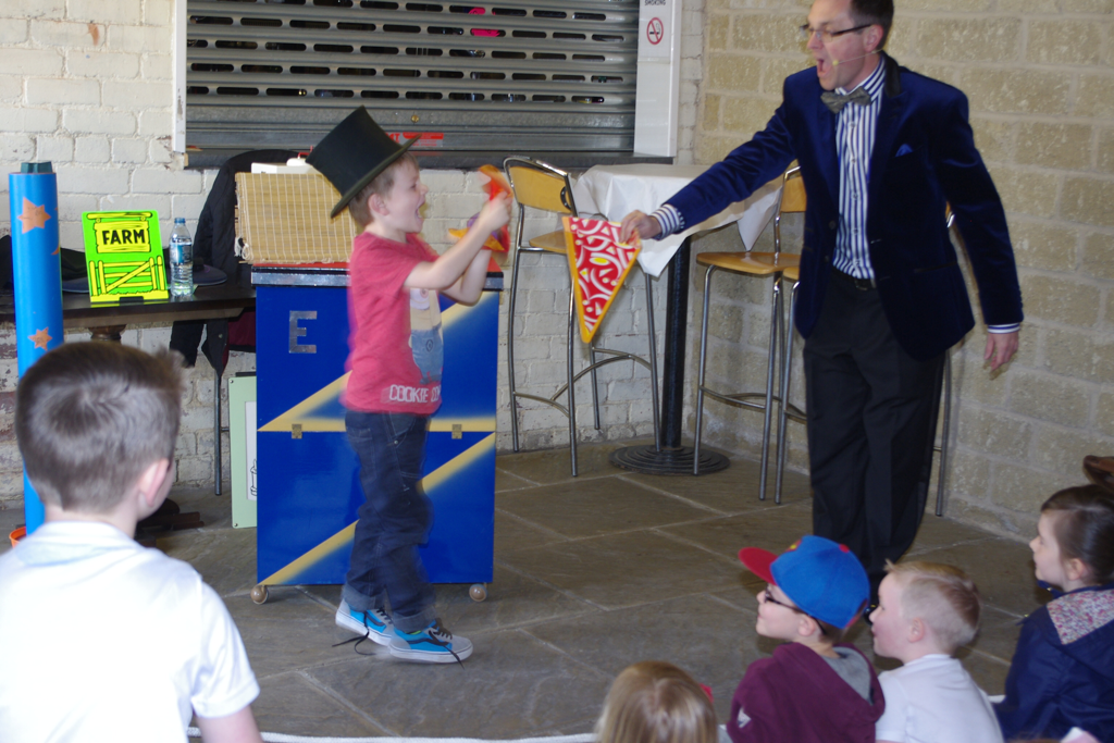 Paul Temple Magician for childrens party entertainment